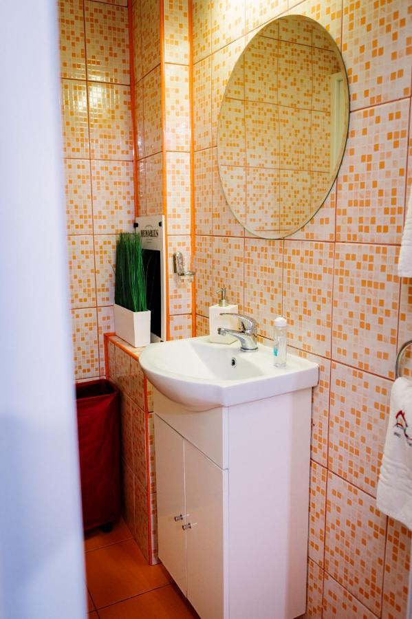 House Of Colors Apartment Petrosani Exterior photo